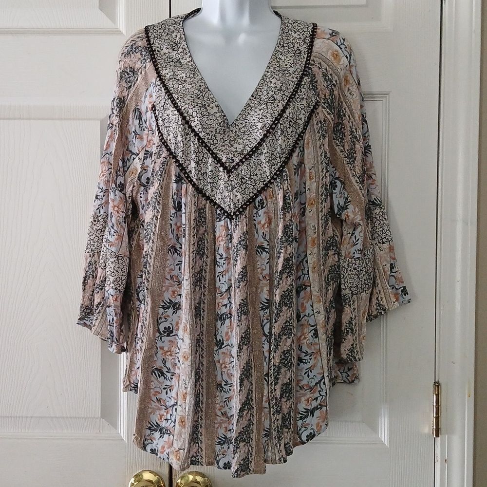 Ces Femme  black white tan blue floral print wide sleeve blouse Sz 2XL